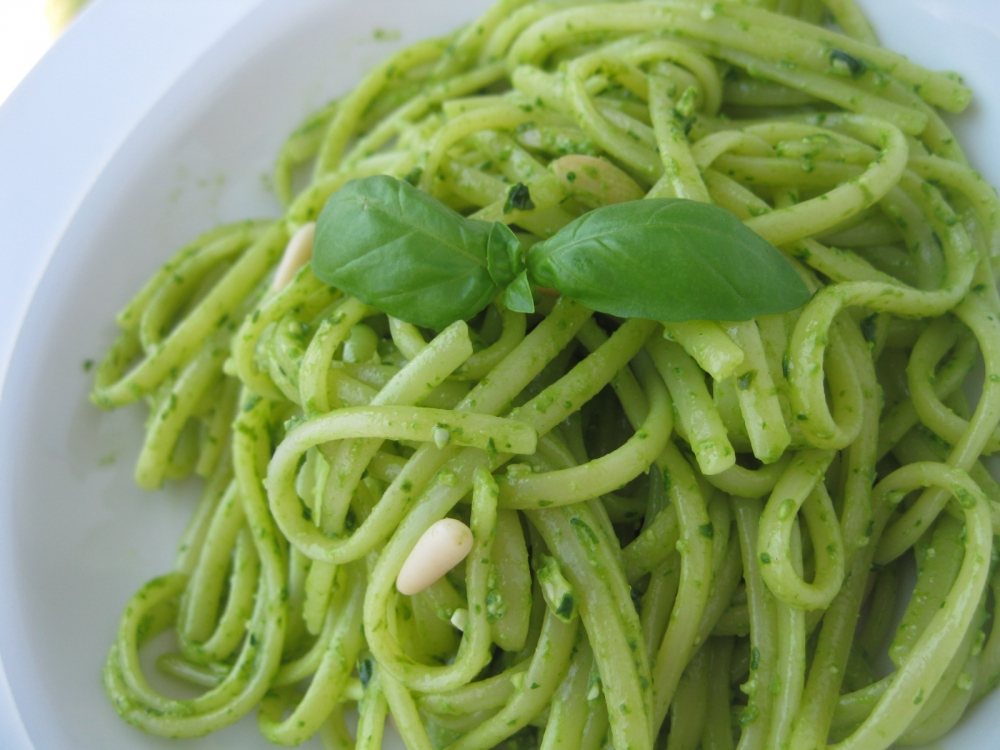 Ricetta spaghetti con pesto e verdure calorie e valori for Ricette spaghetti