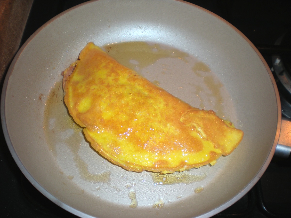 omelette al prosciutto e mozzarella di ZIA ILA..