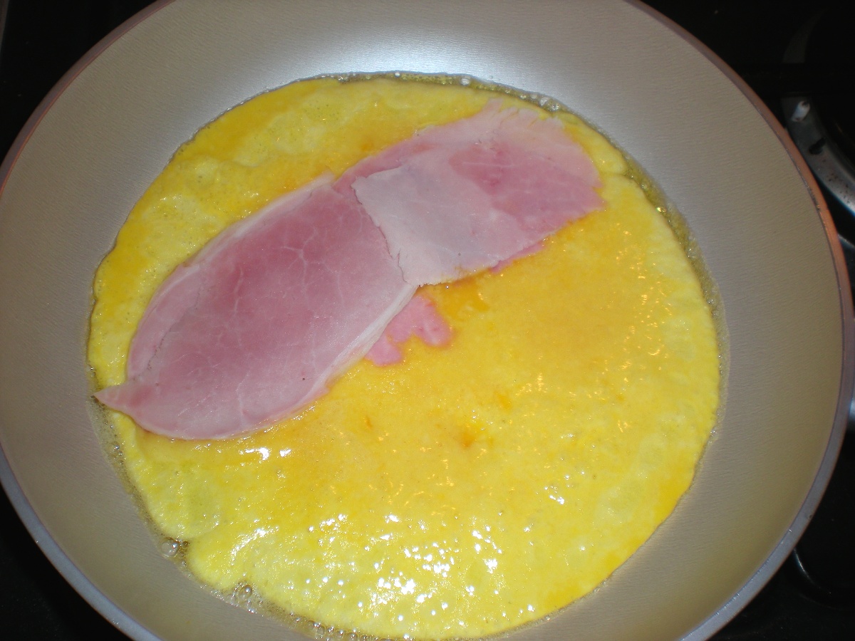 omelette al prosciutto e mozzarella di ZIA ILA..