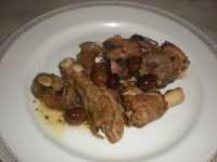 Bocconcini di agnello con funghi e olive piccanti