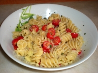 Insalata di fusilli al sapore estivo