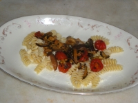 Fusilli con melanzane e pomodorini grigliati 