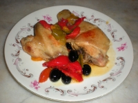 Pollo, peperoni e olive