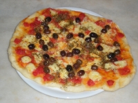 Pizza olive e mozzarella